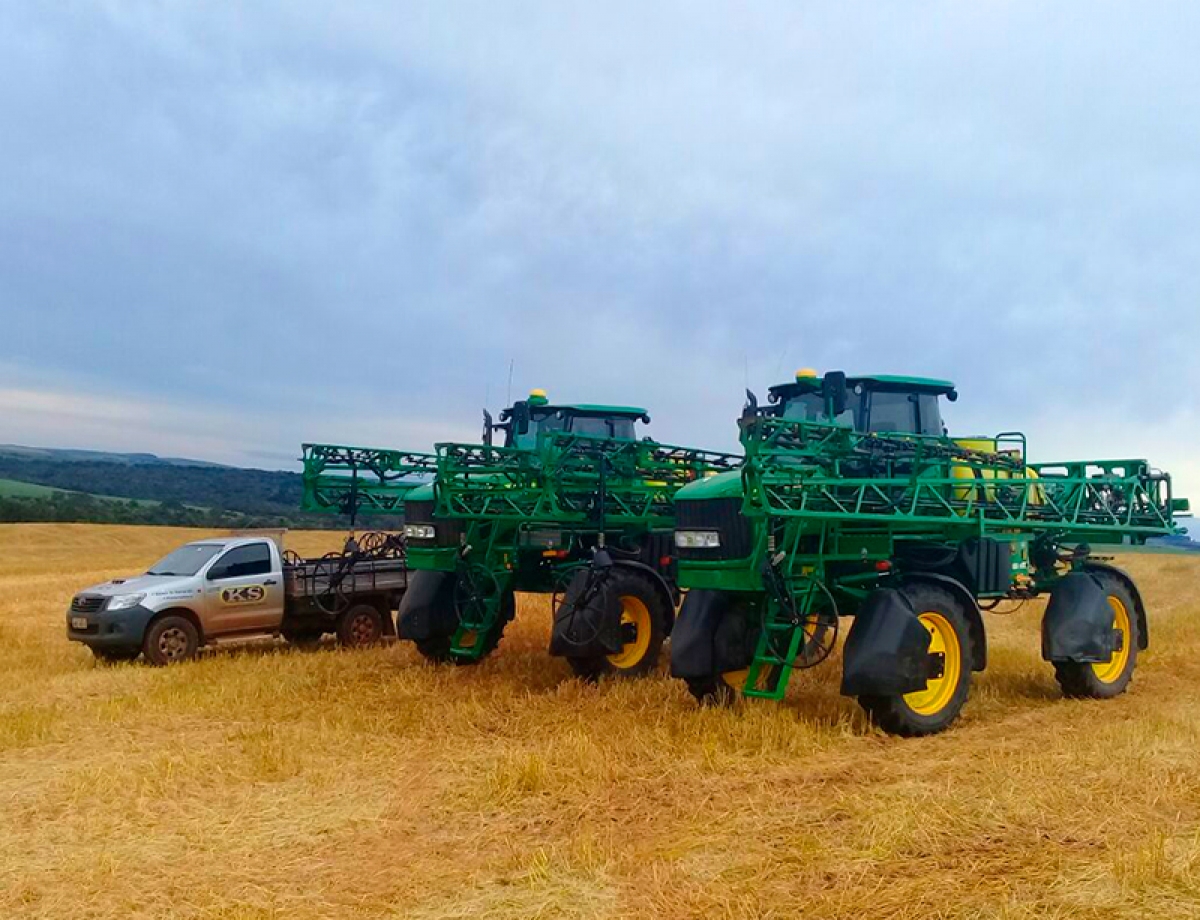 Mais dois pulverizadores John Deere 4630 foram aprimorados com o Estabilizador de Barras KS